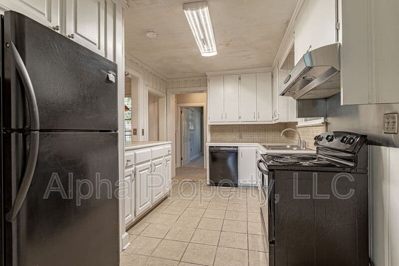 Greenville House: 123 LeGrand Blvd