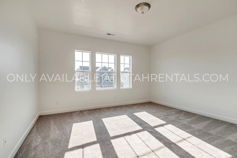 South Jordan House: 11474 S Andover Rd