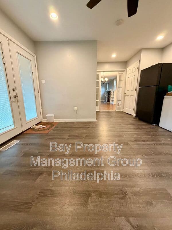 Glenside House: 300 Winding Way