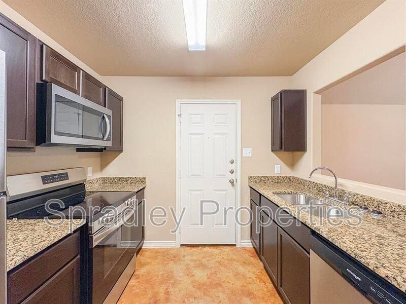 Belton Condo: 1044B Mason Dr