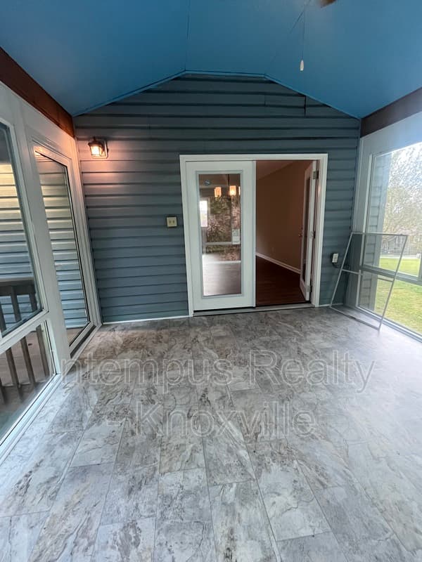 Knoxville House: 10917 Sonja Dr