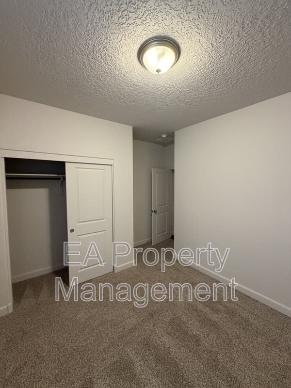 Rio Rancho House: 6742 Clayton Dr NE