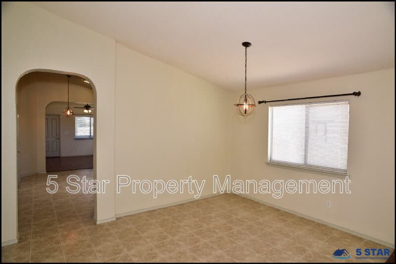 El Paso House: 14325 Island Point Drive
