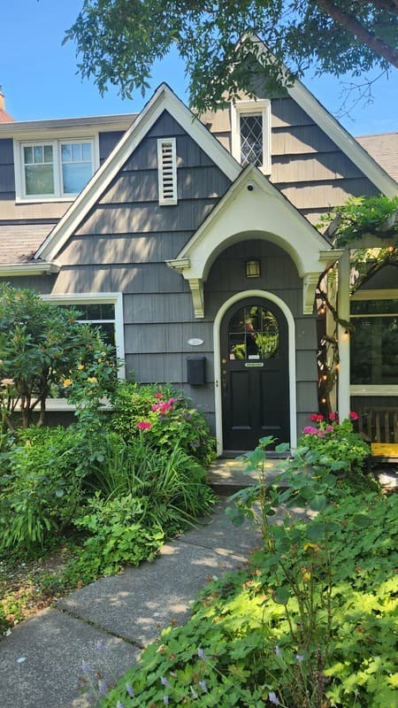 Seattle House: 1210 25th Ave E