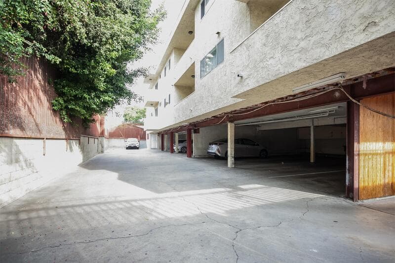 Los Angeles Condo: 425 North Hobart Blvd. - 109