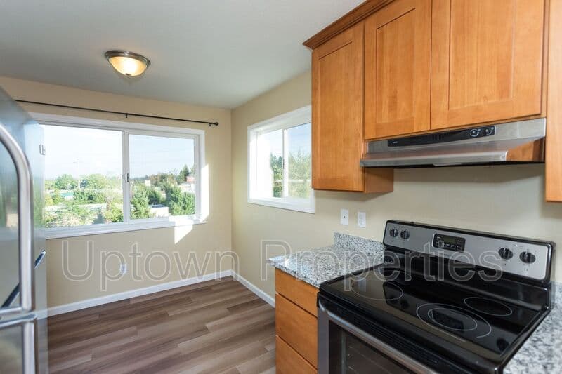 Portland House: 4633 SW Huber St