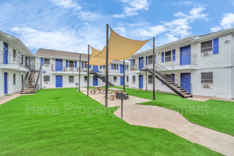 Houston Condo: 11211 S Post Oak Rd.