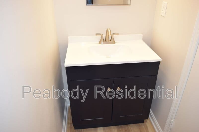 Alexandria House: 1013 N Vail St