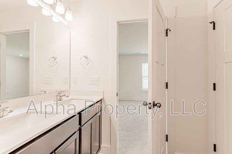Moore Townhome: 1086 Millison Pl