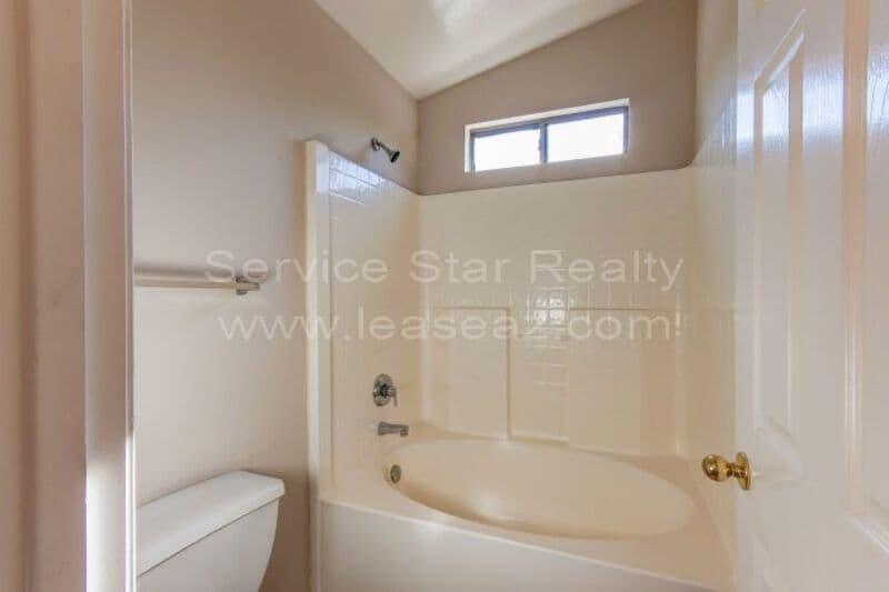 Avondale House: 1710 N 105th Dr