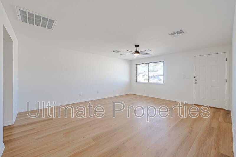Phoenix House: 1619 W Pershing Ave