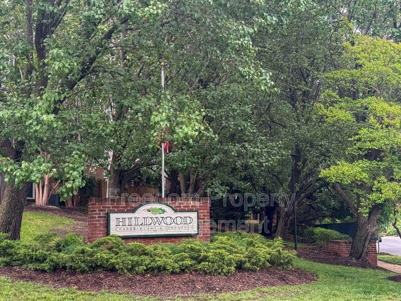 Alexandria Condo: 279 S Pickett St.