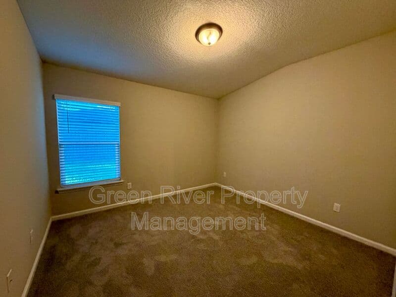 Orange Park House: 450 Clinton Drive