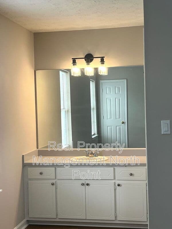 College Park Condo: 5843 Summerglen Ln