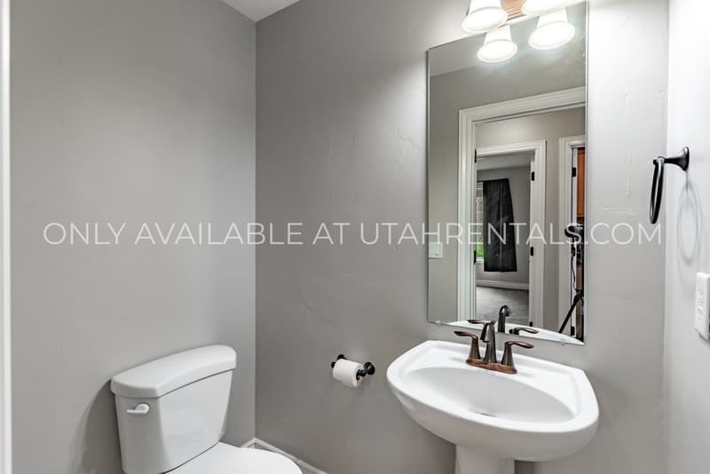 Orem House: 2032 West Golden Pond Way