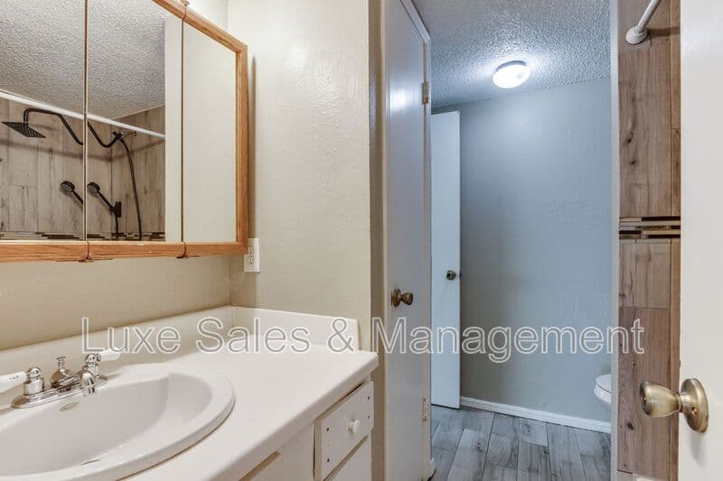 Oklahoma City House: 6048 NW Expressway
