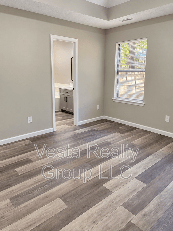 Stockbridge House: 407 Sage Ct