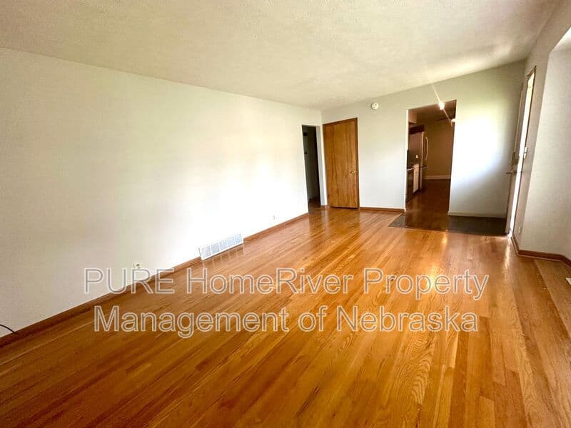 Omaha House: 12143 Ohern St