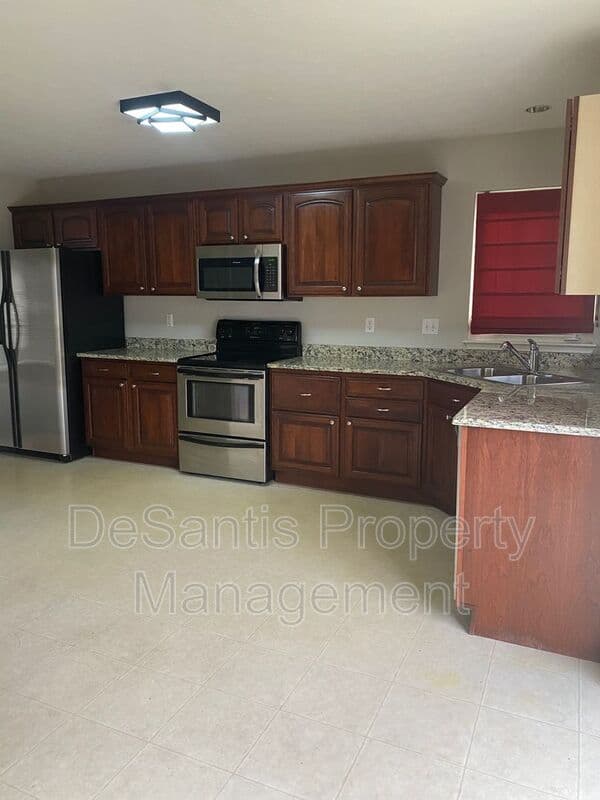 Mars Townhome: 640 Village Green Blvd East