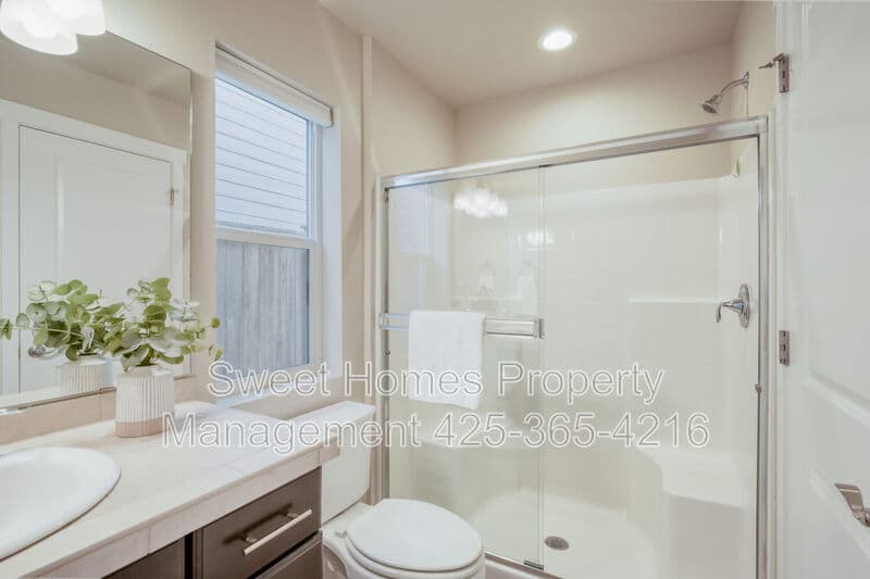 Issaquah House: 4764 244th Court Southeast