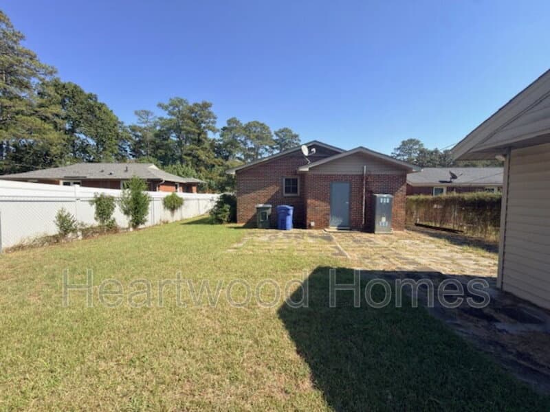 Columbia House: 1213 Deerwood Street