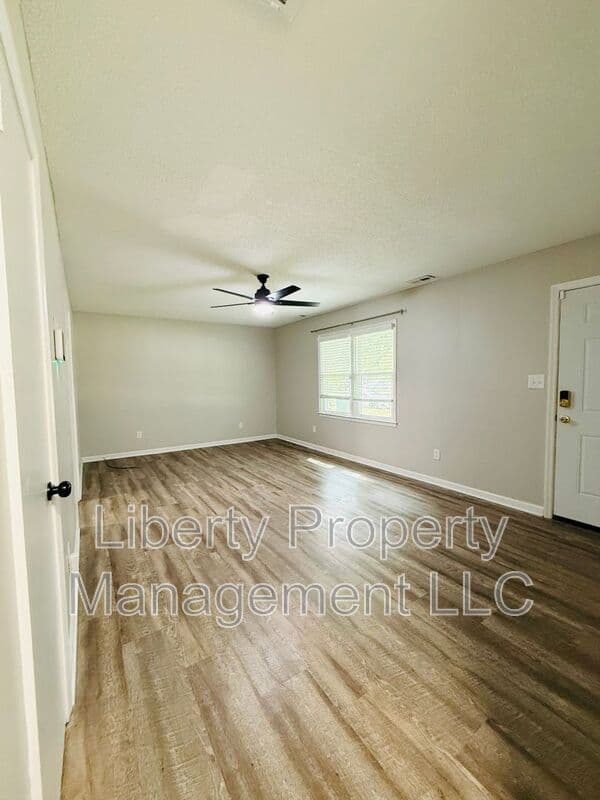 Fayetteville House: 1002 Ryder Court