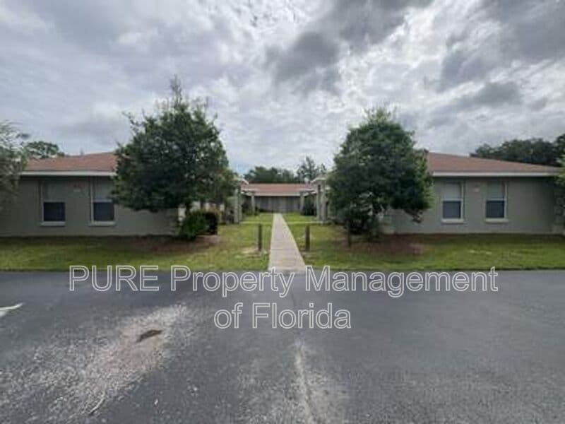 Ocala House: 7455 Midway Terrace