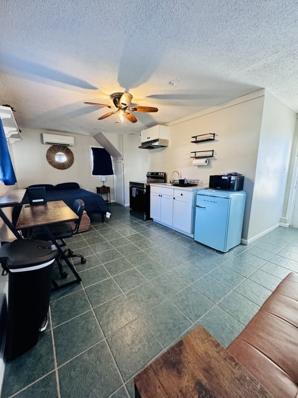 Greenville House: 1105 West Rock Spring Road - B-APT