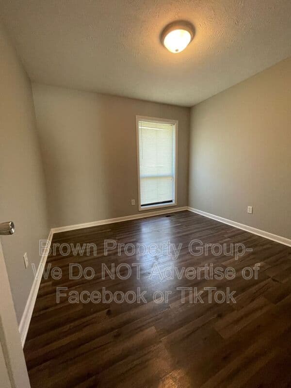 Fayetteville House: 6897 Kingsgate Dr