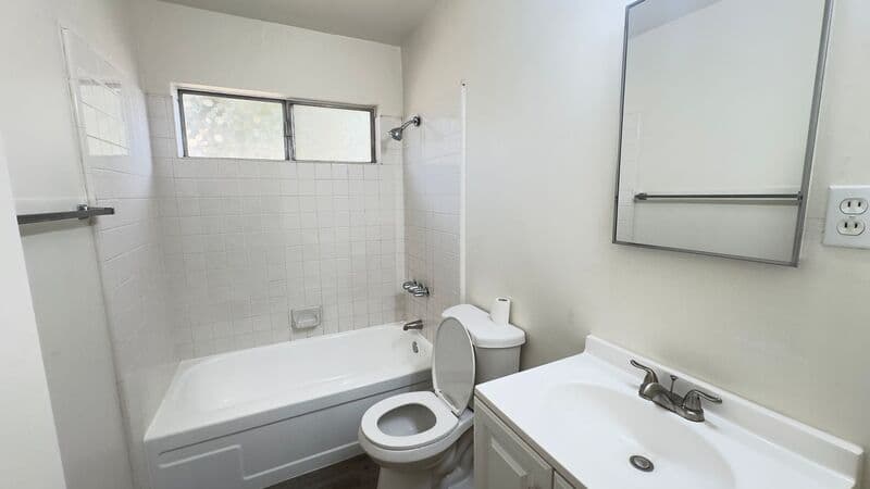 Glendora House: 325 N Glendora Ave