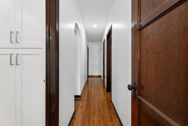 Long Beach House: 76 Roycroft Avenue