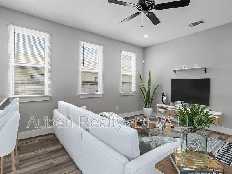 Denison House: 1104 W Elm Street