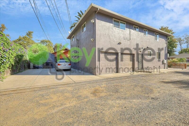 Sacramento House: 2714 San Fernando Way