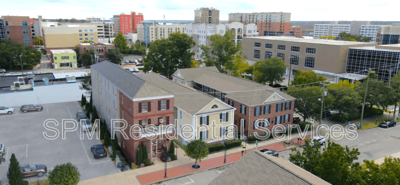 Wilmington House: 210 Red Cross St