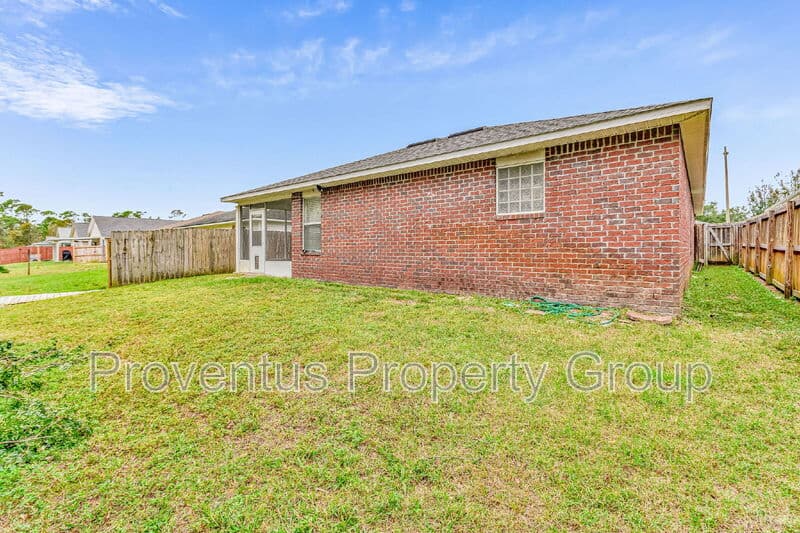 Navarre House: 2058 Catline Circle