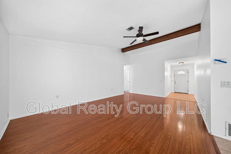 Live Oak House: 7713 Narrow Pass St