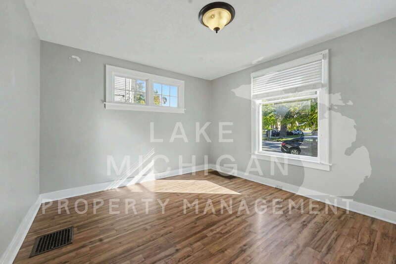 Grand Rapids House: 41 Diamond Ave NE