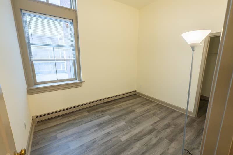 Burlington Condo: 260 College Street, Unit 10