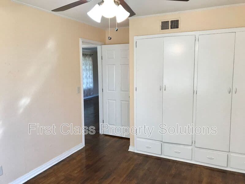 Oklahoma City House: 2312 N Meridian Ave