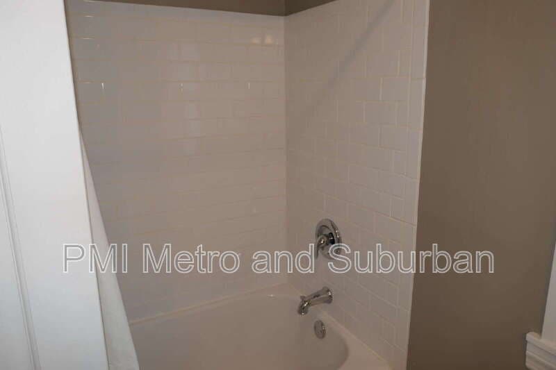 Des Plaines House: 984 Woodlawn Avenue