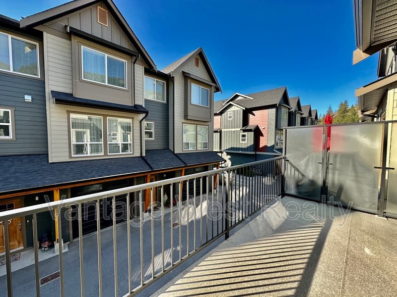 West Kelowna House: 28-2490 Tuscany Dr