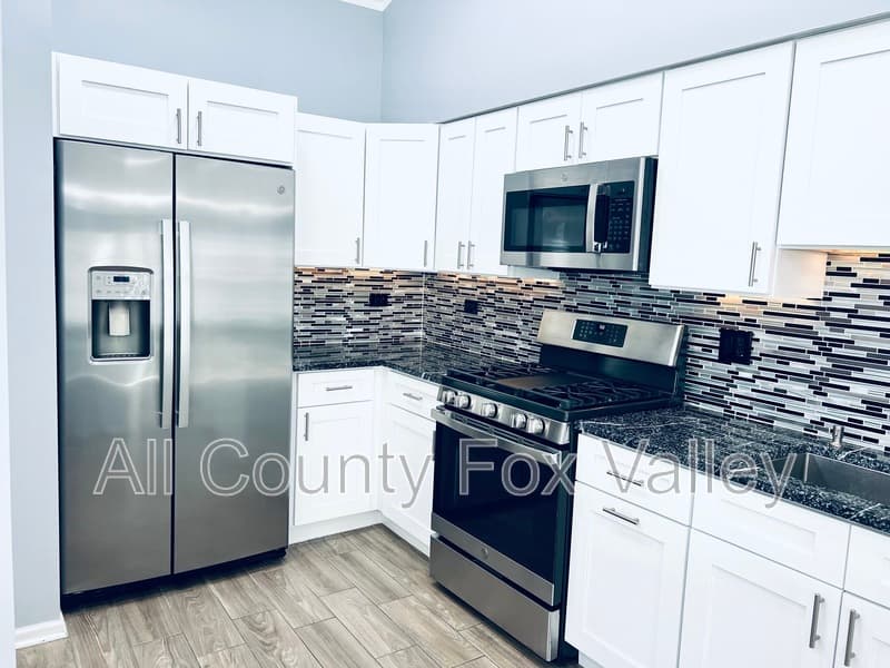 Algonquin Townhome: 300 Emerald Lane