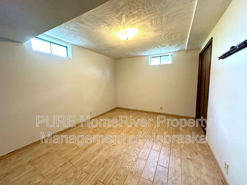 Omaha House: 12143 Ohern St