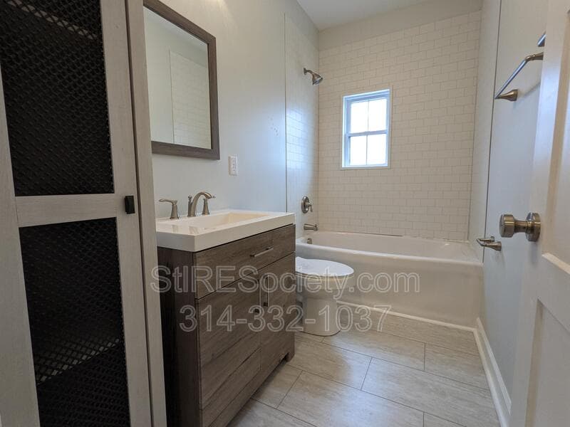 St. Louis Condo: 2206 Blendon Pl.