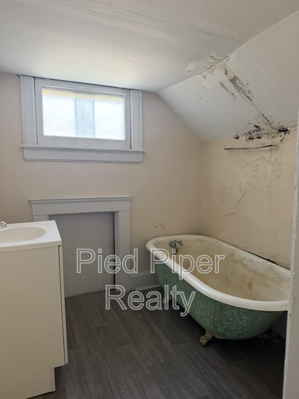 Freeport Condo: 756 W Pleasant St