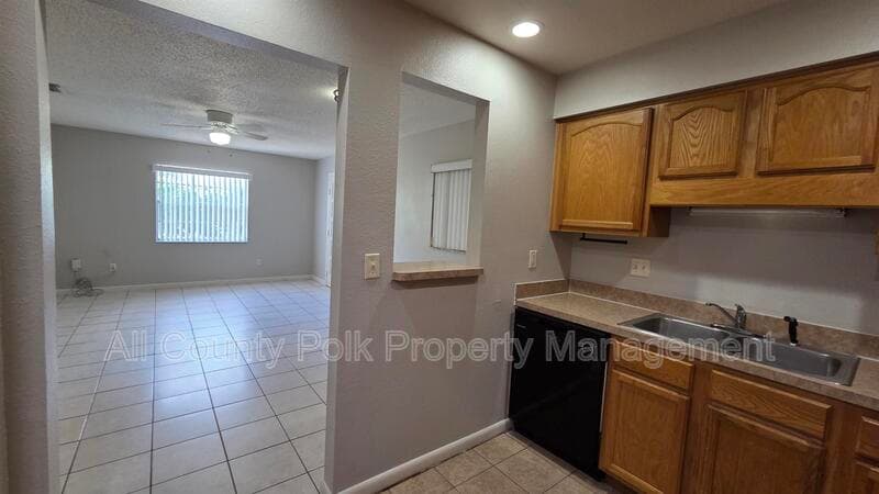Lakeland Condo: 519 Duchess Ct