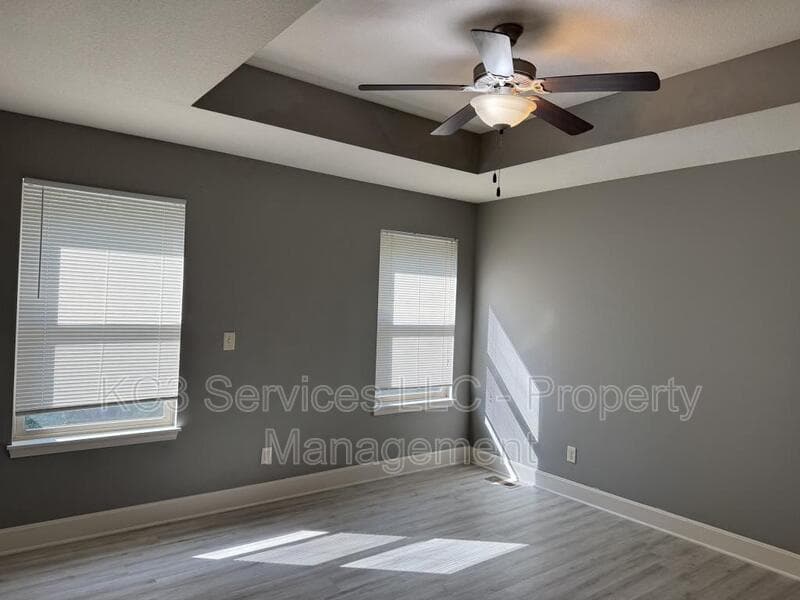 Kansas City House: 9326 N Robinhood Ave
