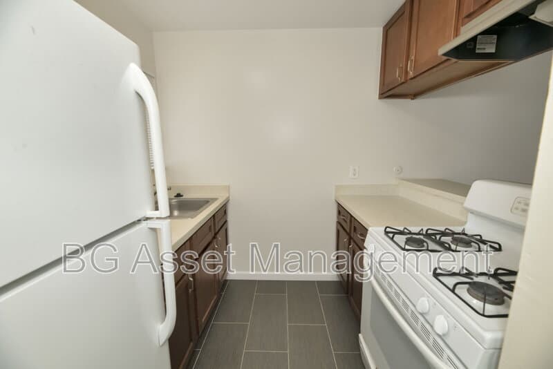 Oakland Condo: 3600 Dimond Avenue