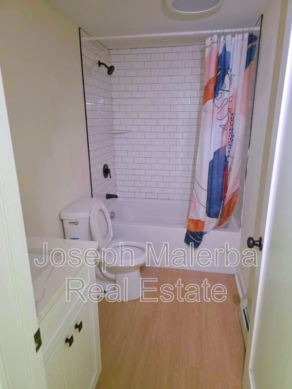 New London Condo: 84 Maple