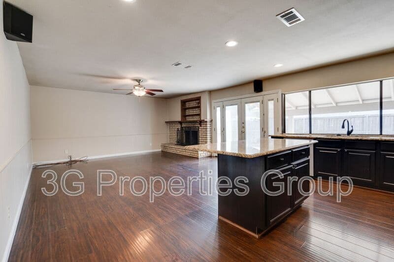 Coppell House: 216 Park Meadow Way